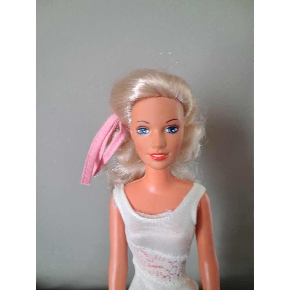 Vintage Kenner Cover Girl Darci fashion doll incomplete